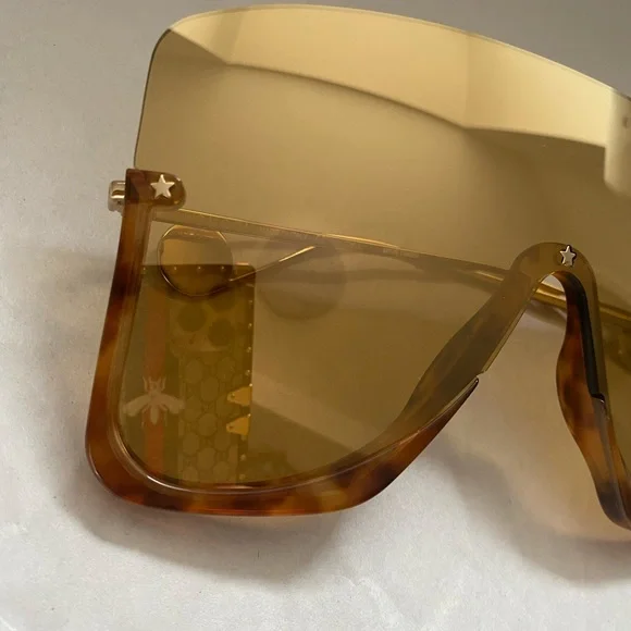 Gucci Oversize mask sunglasses